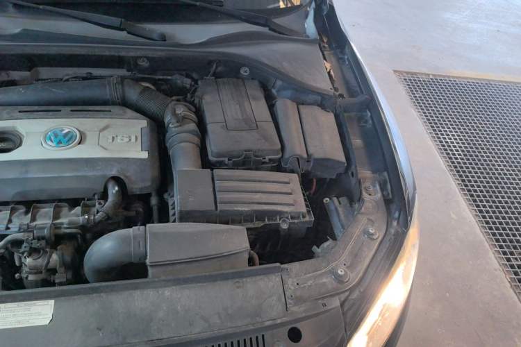 Used Volkswagen Passat 2015 1.8TSI DSG Prestige Edition Engine Bay Left