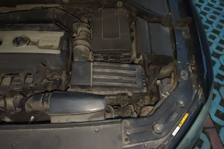 Used Volkswagen Passat 2015 1.8TSI DSG Prestige Edition Engine Bay Left