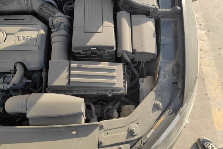 Used Volkswagen Passat 2015 1.8TSI DSG Prestige Edition Engine Bay Left
