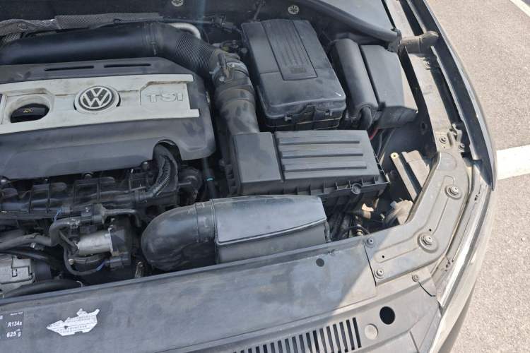 Used Volkswagen Passat 2015 1.8TSI DSG Prestige Edition Engine Bay Left