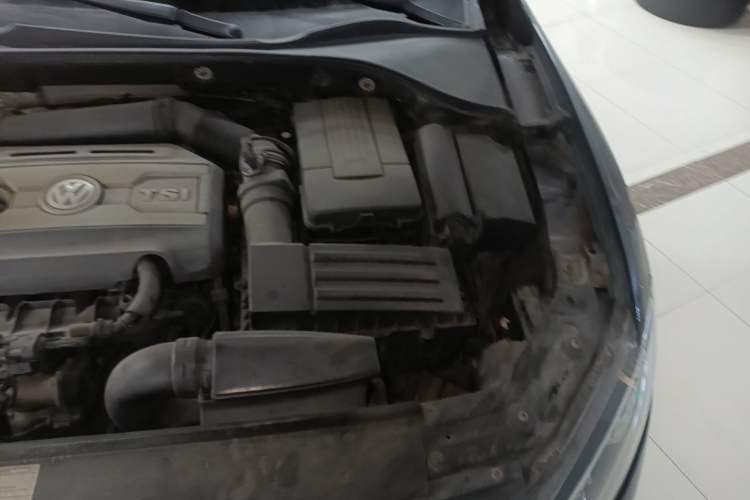 Used Volkswagen Passat 2015 1.8TSI DSG Prestige Edition Engine Bay Left