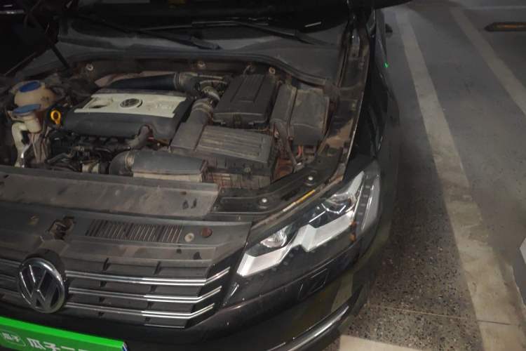 Used Volkswagen Passat 2015 1.8TSI DSG Prestige Edition Engine Bay Left