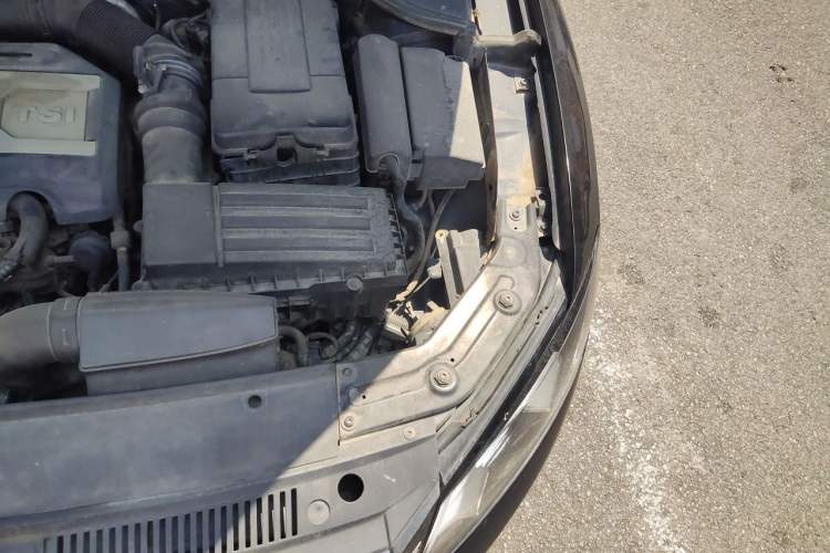 Used Volkswagen Passat 2015 1.8TSI DSG Prestige Edition Engine Bay Left