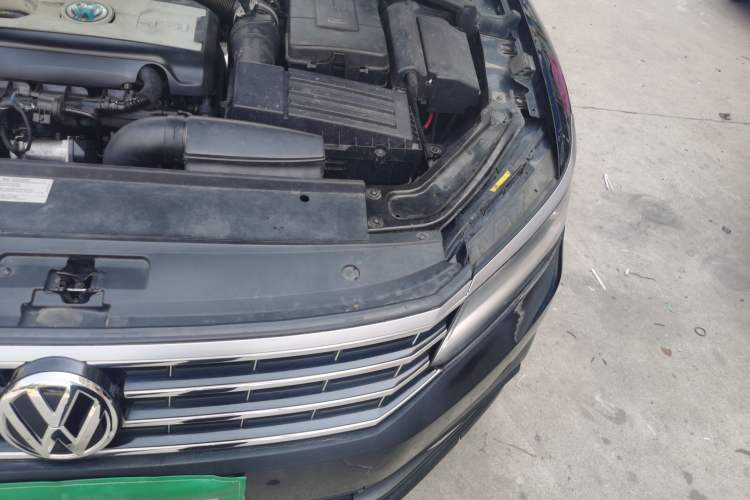 Used Volkswagen Passat  Engine Bay Left