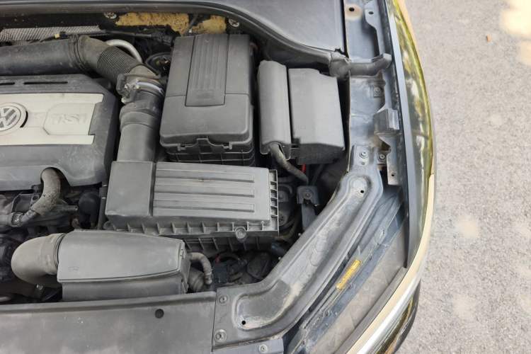 Used Volkswagen Passat 2015 1.8TSI DSG Prestige Edition Engine Bay Left