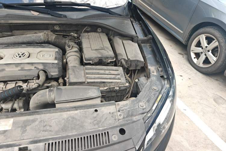 Used Volkswagen Passat 2015 1.8TSI DSG Prestige Edition Engine Bay Left