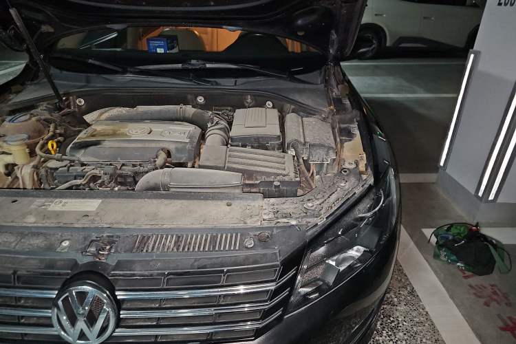 Used Volkswagen Passat 2015 1.8TSI DSG Prestige Edition Engine Bay Left