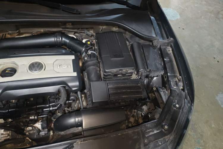 Used Volkswagen Passat 2015 1.8TSI DSG Prestige Edition Engine Bay Left