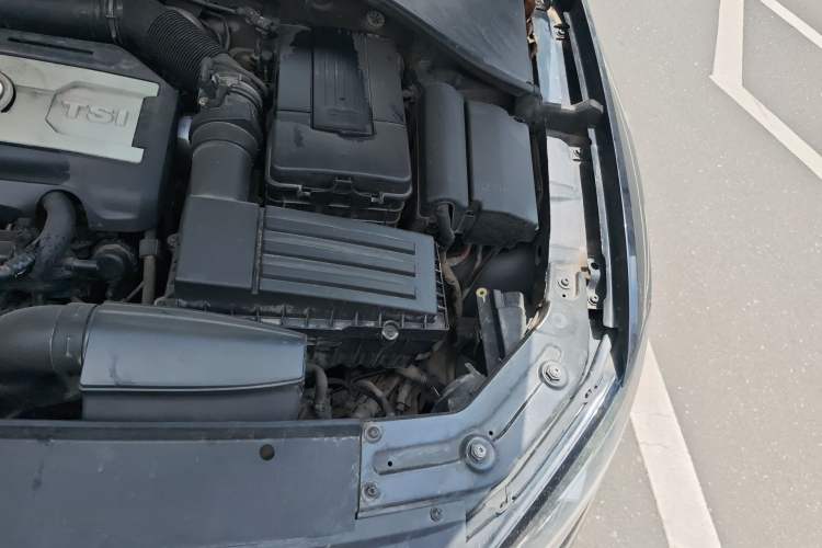 Used Volkswagen Passat 2015 1.8TSI DSG Prestige Edition Engine Bay Left