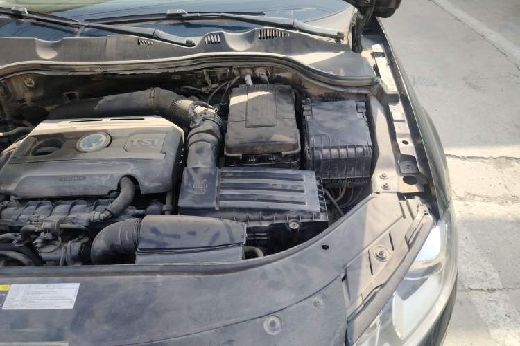 Used Volkswagen Passat 2015 1.8TSI DSG Prestige Edition Engine Bay Left