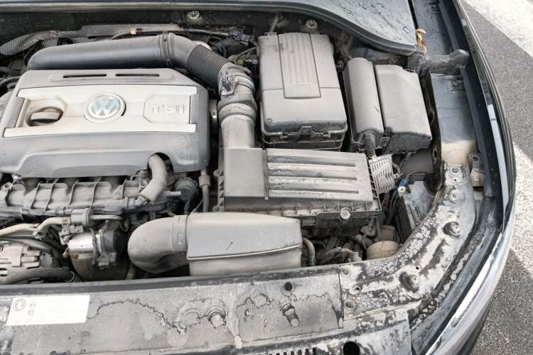 Used Volkswagen Passat 2015 1.8TSI DSG Prestige Edition Engine Bay Left