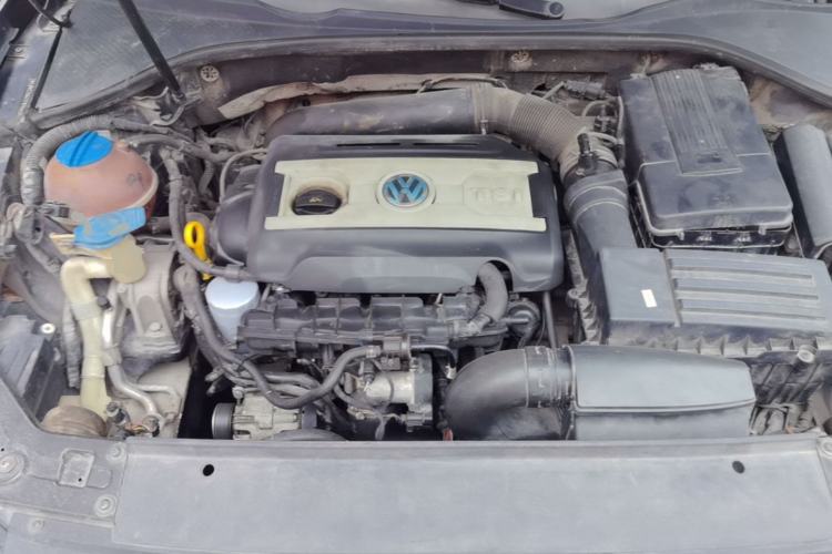 Used Volkswagen Passat 2015 1.8TSI DSG Prestige Edition Engine Bay