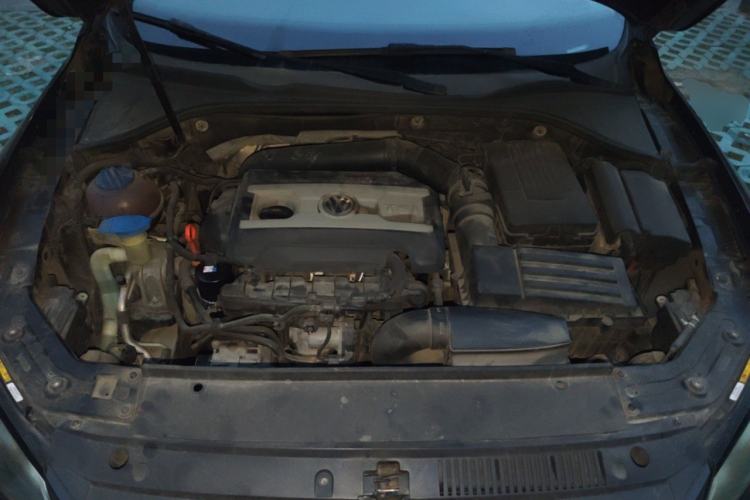 Used Volkswagen Passat 2015 1.8TSI DSG Prestige Edition Engine Bay