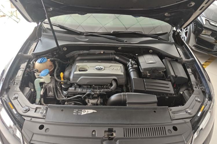 Used Volkswagen Passat 2015 1.8TSI DSG Prestige Edition Engine Bay