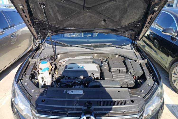 Used Volkswagen Passat 2015 1.8TSI DSG Prestige Edition Engine Bay