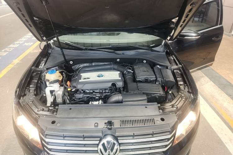 Used Volkswagen Passat 2015 1.8TSI DSG Prestige Edition Engine Bay