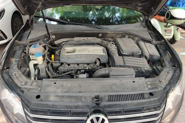Used Volkswagen Passat 2015 1.8TSI DSG Prestige Edition Engine Bay