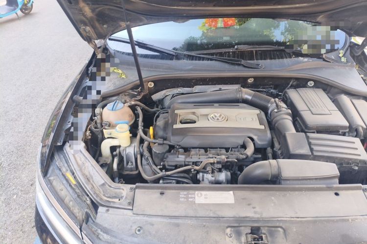 Used Volkswagen Passat 2015 1.8TSI DSG Luxury Edition Engine Bay Right
