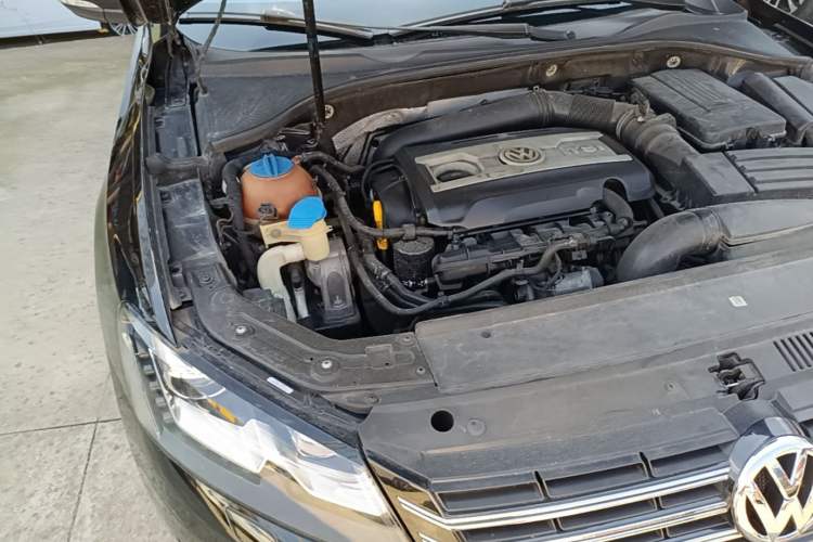 Used Volkswagen Passat 2015 2.0 TSI DSG Prestige Edition Engine Bay Right