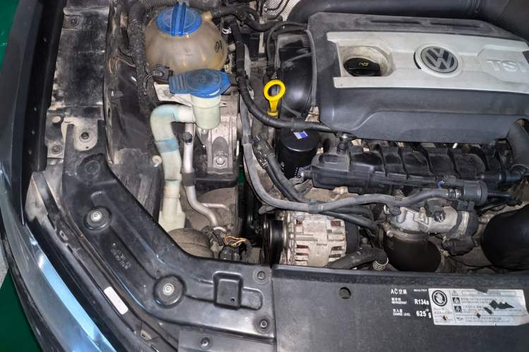 Used Volkswagen Passat 2015 1.8TSI DSG Prestige Edition Engine Bay Right