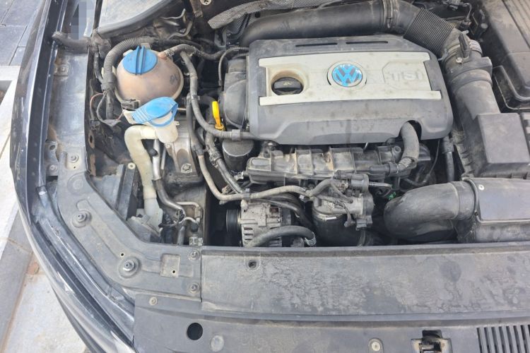 Used Volkswagen Passat 2015 1.8TSI DSG Prestige Edition Engine Bay Right