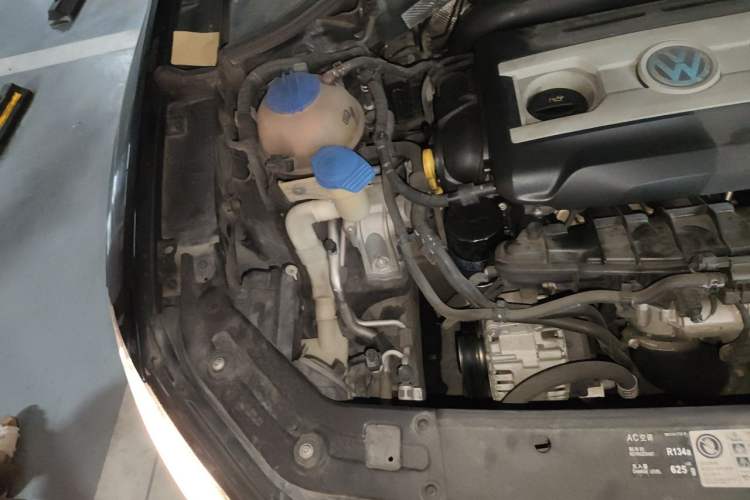 Used Volkswagen Passat 2015 1.8TSI DSG Prestige Edition Engine Bay Right