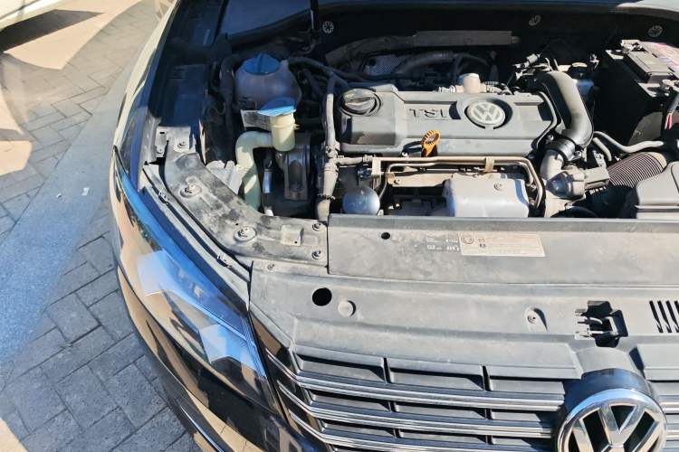 Used Volkswagen Passat 2015 1.4TSI DSG Prestige Edition Engine Bay Right