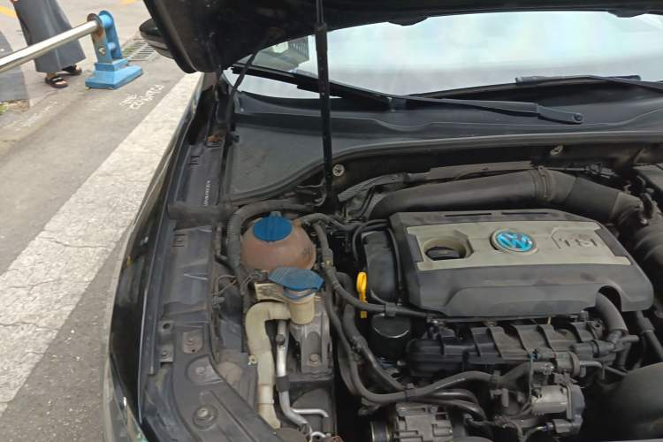 Used Volkswagen Passat 2015 1.8TSI DSG Prestige Edition Engine Bay Right