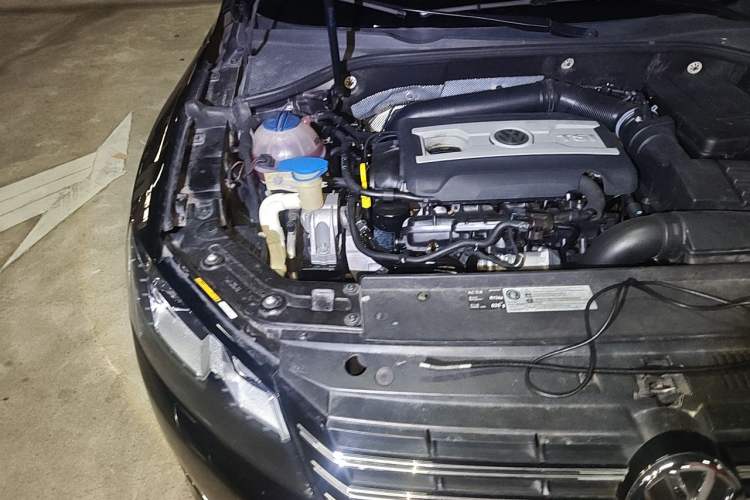 Used Volkswagen Passat 2015 1.8TSI DSG Prestige Edition Engine Bay Right