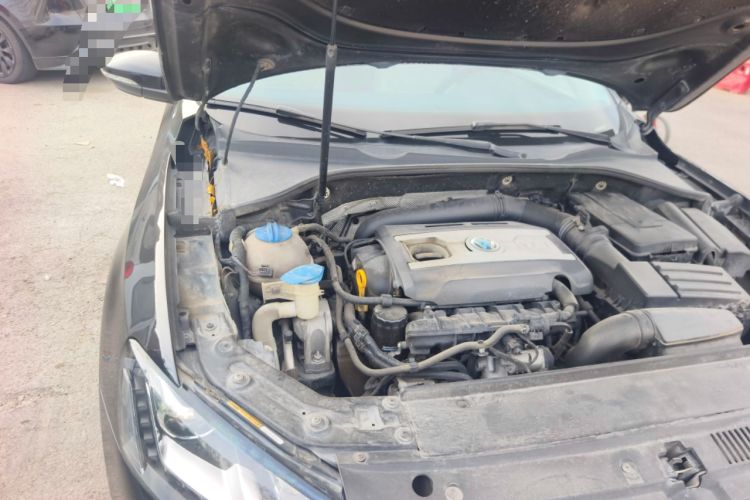 Used Volkswagen Passat 2015 1.8TSI DSG Prestige Edition Engine Bay Right