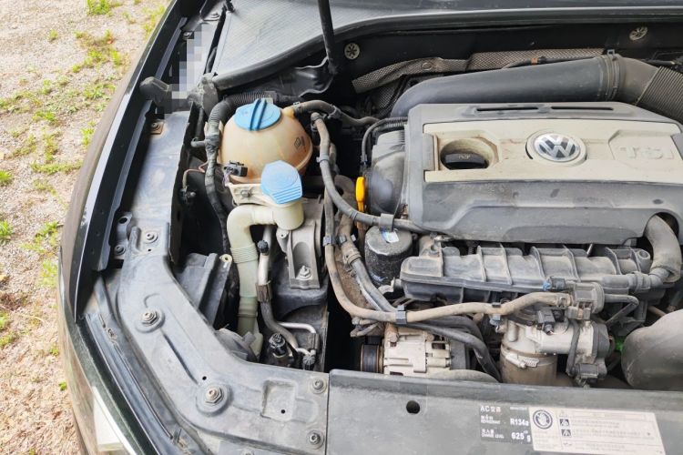 Used Volkswagen Passat 2015 1.8TSI DSG Prestige Edition Engine Bay Right