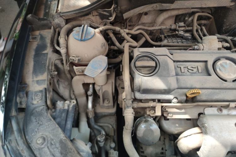 Used Volkswagen Passat 2015 1.4TSI Manual Luxury Edition Engine Bay Right