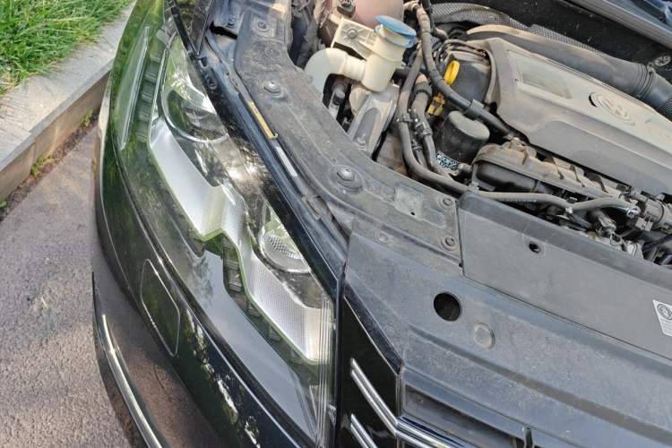 Used Volkswagen Passat 2015 1.8TSI DSG Prestige Edition Engine Bay Right