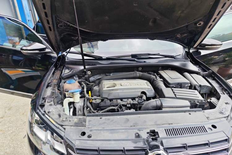 Used Volkswagen Passat 2015 1.8TSI DSG Prestige Edition Engine Bay Right