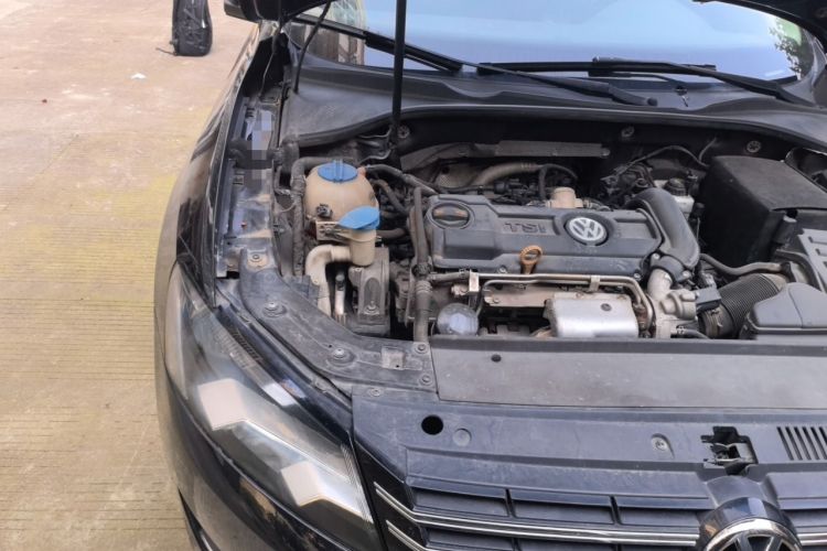 Used Volkswagen Passat 2015 1.4TSI DSG Prestige Edition Engine Bay Right