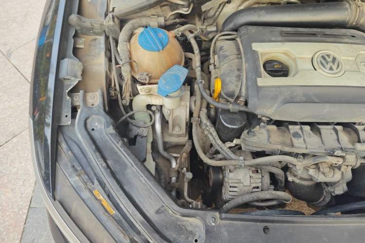 Used Volkswagen Passat 2015 1.8TSI Automatic Prestige Edition Engine Bay Right