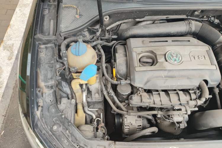 Used Volkswagen Passat 2015 1.8TSI DSG Prestige Edition Engine Bay Right