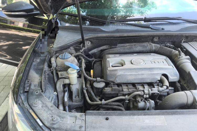 Used Volkswagen Passat 2015 1.8TSI DSG Prestige Edition Engine Bay Right