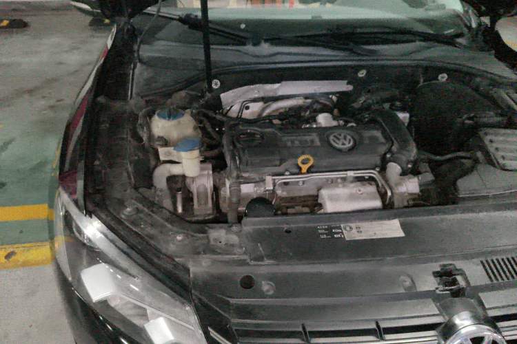 Used Volkswagen Passat 2015 1.4TSI DSG Prestige Edition Engine Bay Right