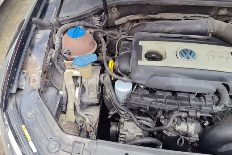 Used Volkswagen Passat 2015 1.8TSI DSG Prestige Edition Engine Bay Right