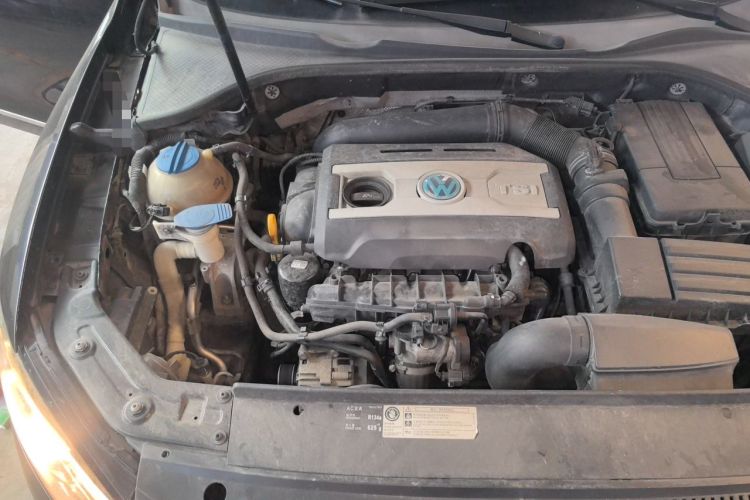 Used Volkswagen Passat 2015 1.8TSI DSG Prestige Edition Engine Bay Right