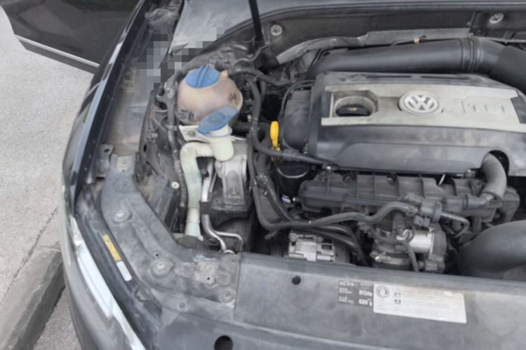 Used Volkswagen Passat 2015 1.8TSI DSG Prestige Edition Engine Bay Right
