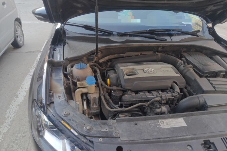 Used Volkswagen Passat 2015 1.8TSI DSG Ultimate Edition Engine Bay Right