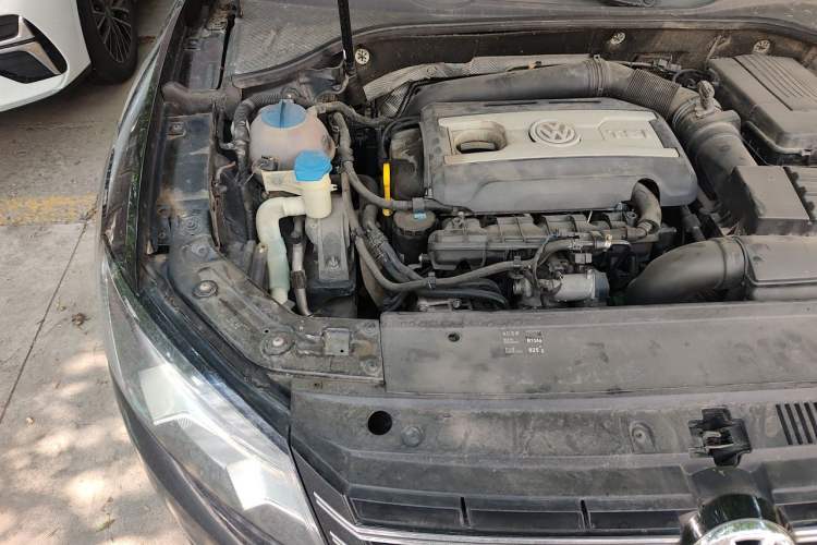 Used Volkswagen Passat 2015 1.8TSI DSG Prestige Edition Engine Bay Right