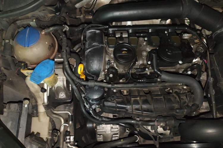 Used Volkswagen Passat 2015 1.8TSI DSG Prestige Edition Engine Bay Right
