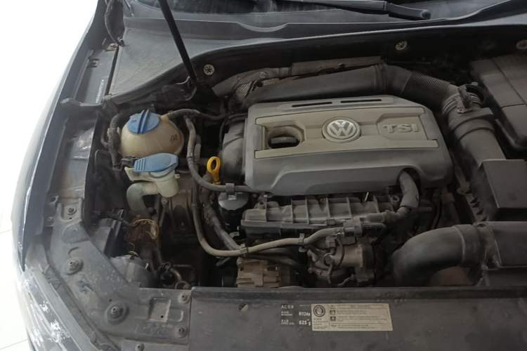 Used Volkswagen Passat 2015 1.8TSI DSG Prestige Edition Engine Bay Right