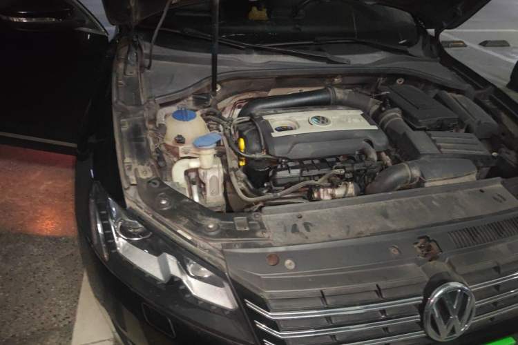 Used Volkswagen Passat 2015 1.8TSI DSG Prestige Edition Engine Bay Right