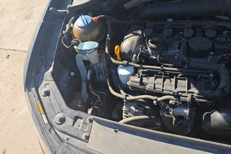 Used Volkswagen Passat 2015 1.8TSI DSG Prestige Edition Engine Bay Right