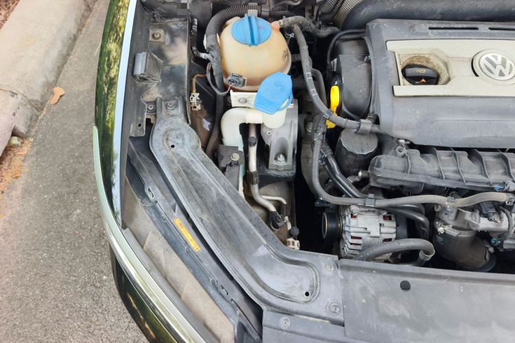 Used Volkswagen Passat 2015 1.8TSI DSG Prestige Edition Engine Bay Right