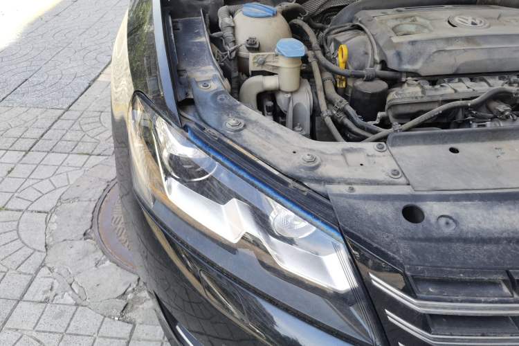 Used Volkswagen Passat 2015 1.8TSI DSG Prestige Edition Engine Bay Right